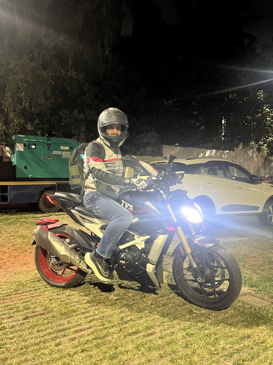Vimalsumbly's tweet photo. Embracing the night vibes of the tech city on my all-new RTR 310 - fully tech-loaded for the urban explorer in me. Bangalore, where every ride becomes a tech-fueled adventure!
#TechCity #BangaloreNights #RTR310Adventures #techloaded #tvsmotorcompany #motorcyclesandme https://t.co/eRaRlBp67u