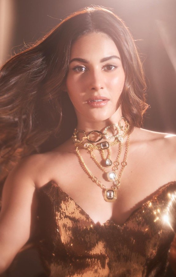 GEf6boaaUAA1X4B?format=jpg&name=900x900