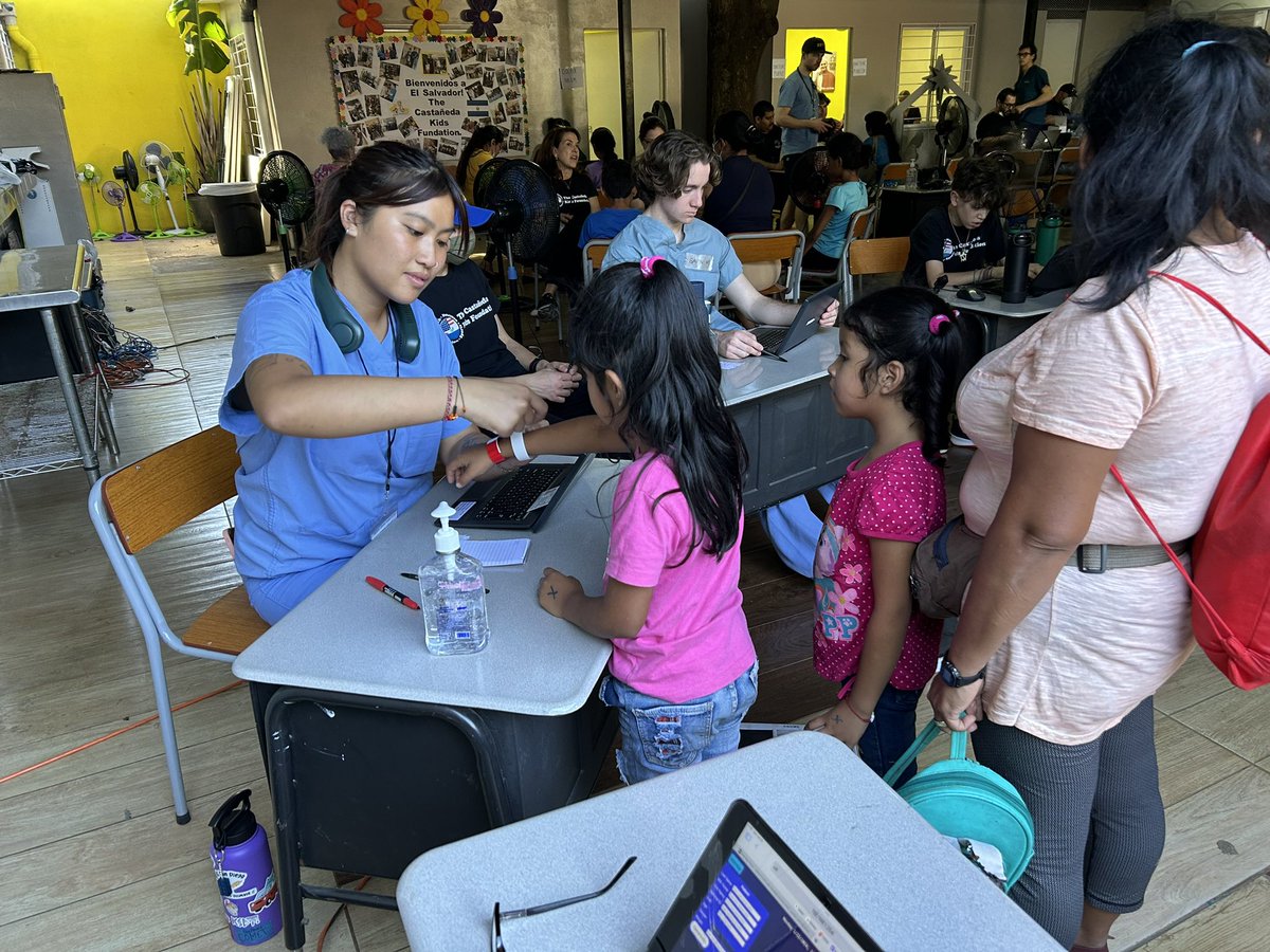 TCKFoundation's tweet photo. Hundreds waited patiently for hours today for a chance to see a doctor, get some needed meds, learn about healthy diets or snag a new outfit. Thanks to those whose donations make this happen. https://t.co/QkpmFJ53ur

#ElSalvador #nonprofit #donate #givingback #gracias https://t.co/QcrC6astdu