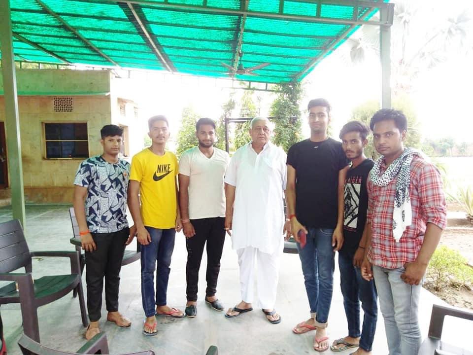 pal_peeplu's tweet photo. अत्यंत दुःख के साथ सूचित किया जाता है कि हमारे पूजनीय, श्री देवलाल जी चाँदना जिला अध्यक्ष गुर्जर समाज बूंदी का आज देवलोकगमन हो गया है । 

अंतिम यात्रा आज मंगलवार दोपहर 01.बजे निवास स्थान श्योपुरिया की बावड़ी नैनवां रोड़ बूंदी में पंचतत्व विलीन की जाएगी  l
@AshokChandnaINC https://t.co/vUnr0EAOAI