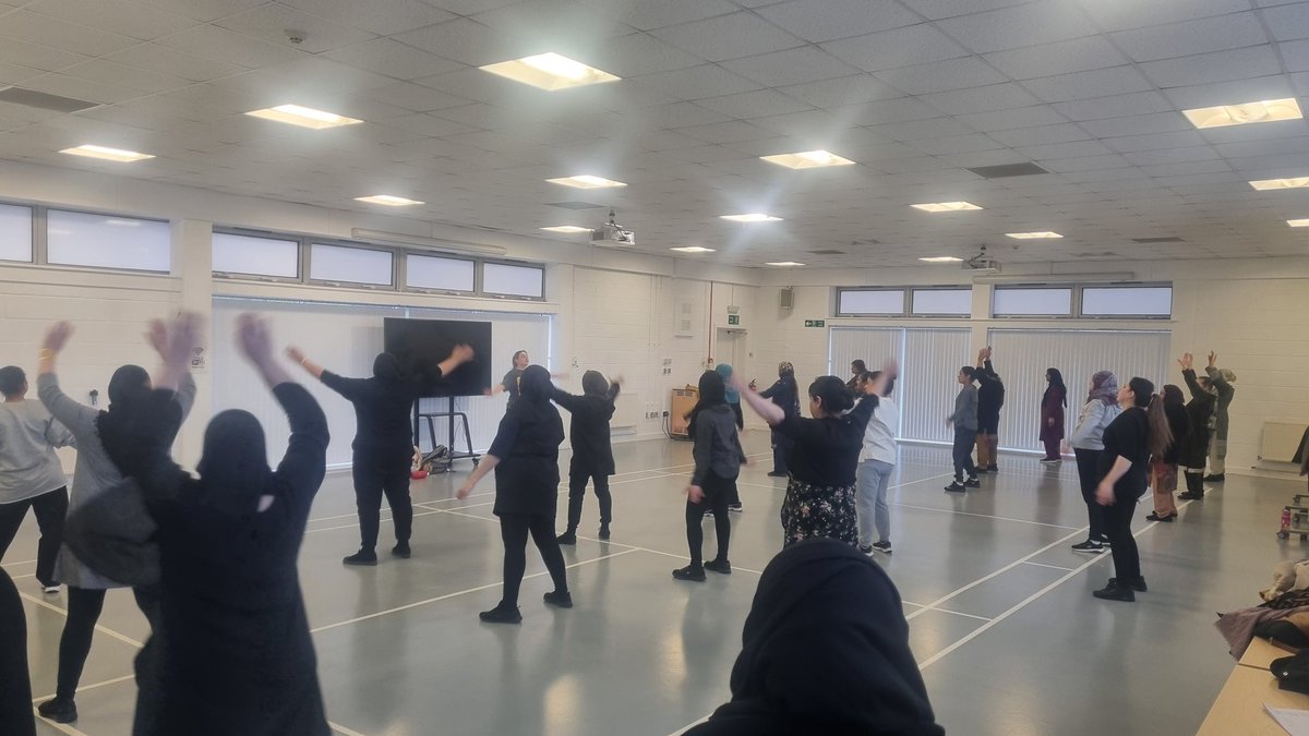 BameConnect's tweet photo. Get fit & Connect: A great Zumba workout in partnership with @GMSAW2021 with Ruby this morning #MondayMotivaton #improvingfitness #bettermood #reducingloneliness #Oldham #MoveMoreFeelBetter
@community_oak @OldhamCouncil @PTunited @BBCCiN https://t.co/2ptxKWh9r1