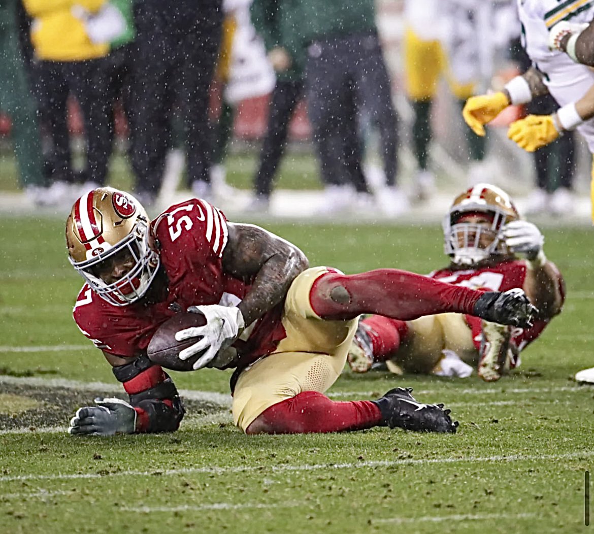 burrowdecredito's tweet photo. Number3️⃣
Packers at #FTTB 49ers

A RED hot GB🧀 team playin with house money TRASH TALKING ALL WEEK so many narratives saying Purdy cant win from behind &amp; under pressure in the playoffs led a game-winning drive

He was clutch in the 4th QTR:
8-12 for 68 yds 0 INT 101.2 QBR rating https://t.co/dJ6SgevSPc