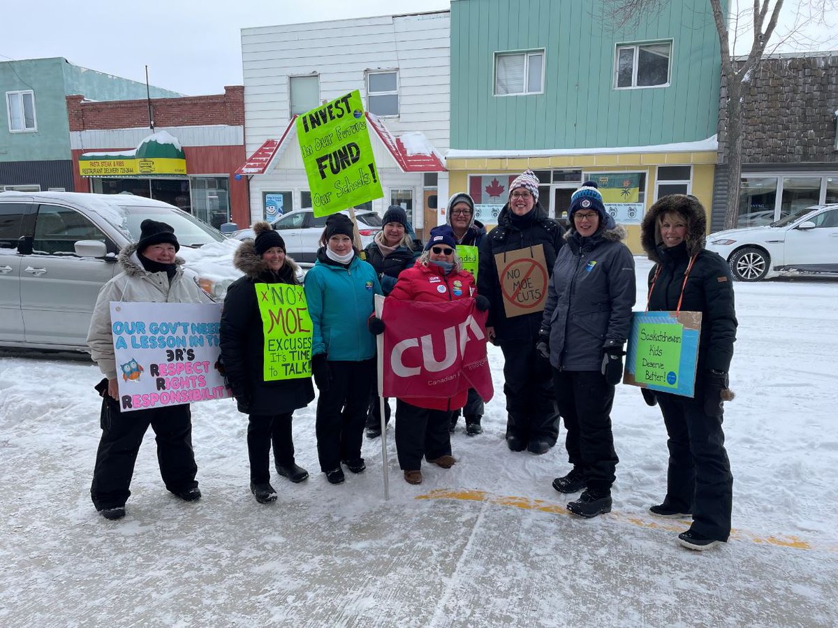 CUPEsask's tweet photo. Karla Sastaunik, CUPE 4784 Education Workers President: “Your fight is our fight! Making improvements to the educational experience for all students is vital…Education is in crisis, and I want you to know we stand with you in this fight!!!" #ISupportSTF https://t.co/1bo94P1N9d