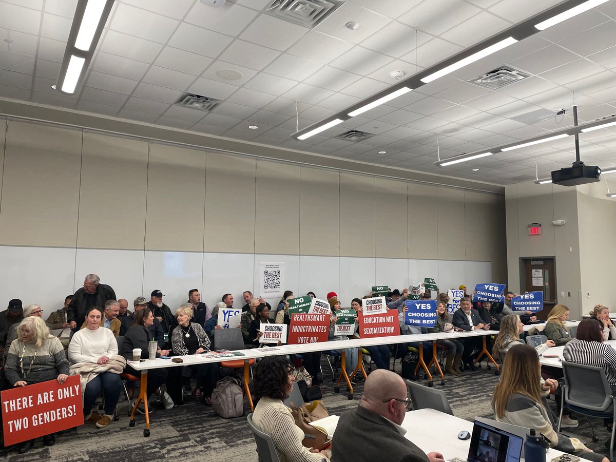 txvalues's tweet image. Texas Values is here with MANY parents at the School Health Advisory Council (SHAC) for Fort Worth ISD meeting this evening! The Council is deciding which #SexEd option to advance to the full #FWISD Board. The least radical of the sex-ed plans is called “Choosing the Best”.
