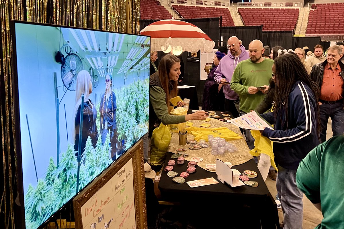 TheSourceAR's tweet photo. The Source had a blast at The @Arktimes Expo! We’re so grateful for everyone who dropped by our booth, waited in line to hear about our latest project @rootsandreefer, and who helped make it a success! ✌️
#sogladyoucouldmakeit #RootsandReefer #arkansasmade #ARMMJ https://t.co/R50pTtet2P
