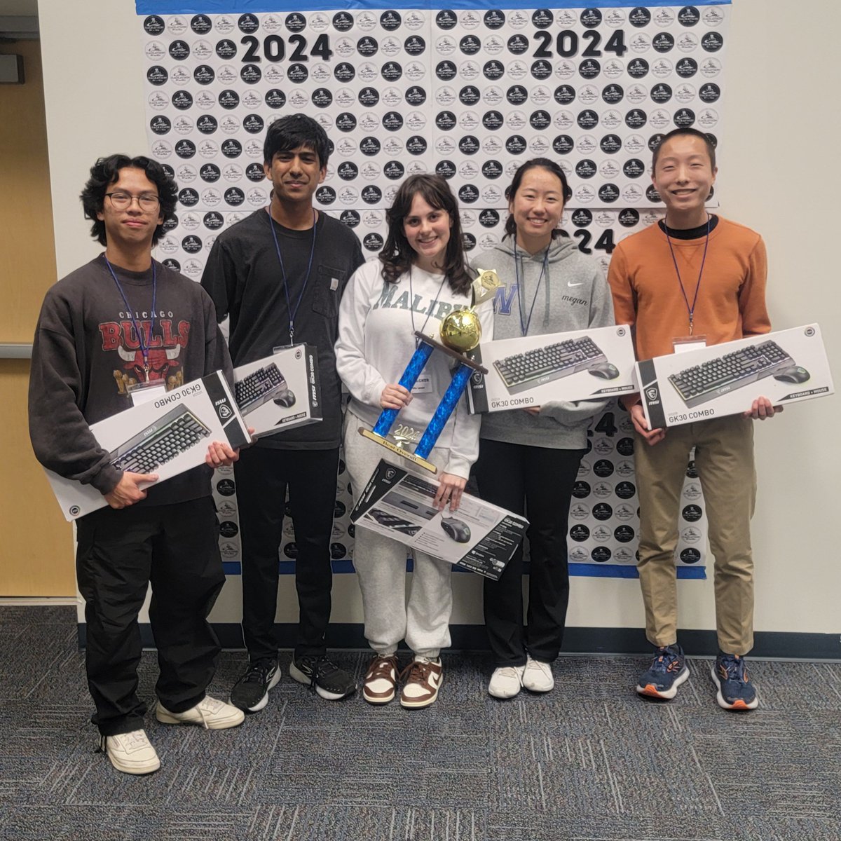 Congratulations to the VitalSync team from Westlake High School! They're the overall winners of the 2024 VCOE Hackathon by the Sea. See the full list of winning teams from throughout Ventura County at buff.ly/3Ssyg8H @WestlakeHS_CA @ConejoValleyUSD