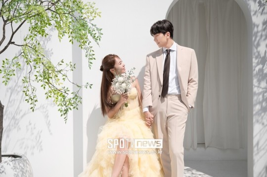 KDramaHandle's tweet photo. Former #ToppDogg member #Gohn (#KimDongsung, 32) and actress #JungDaya (34), known for #RoundingOff3, will marry in Seoul on January 27. https://t.co/xwcjtTDtKH