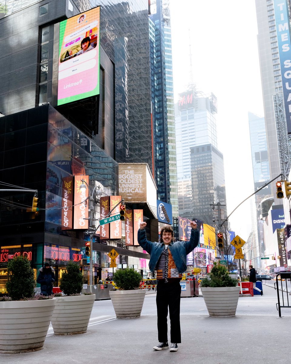 EPIC TIMES SQUARE BILLBOARD MOMENT THANK U @Linktree_ :)))))