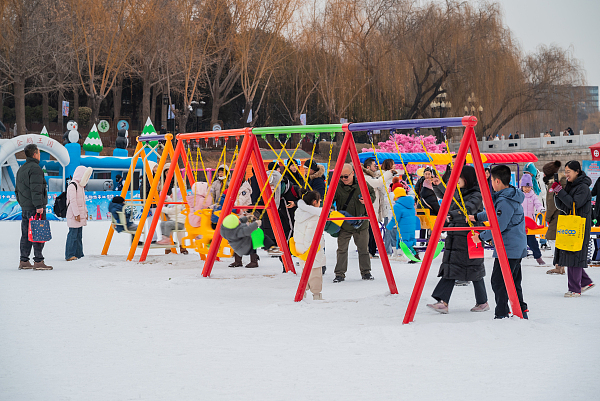 SpotlightBJ's tweet photo. Good morning, #Beijing! Experience thrilling ice and snow events and meet adorable penguins at Taoranting Park in #Beijing!🐧❄️ #SpotlightBeijing #AmazingBeijing #LovingBeijing #Beijing365 #iceandsnowfun https://t.co/vwITXBYTun