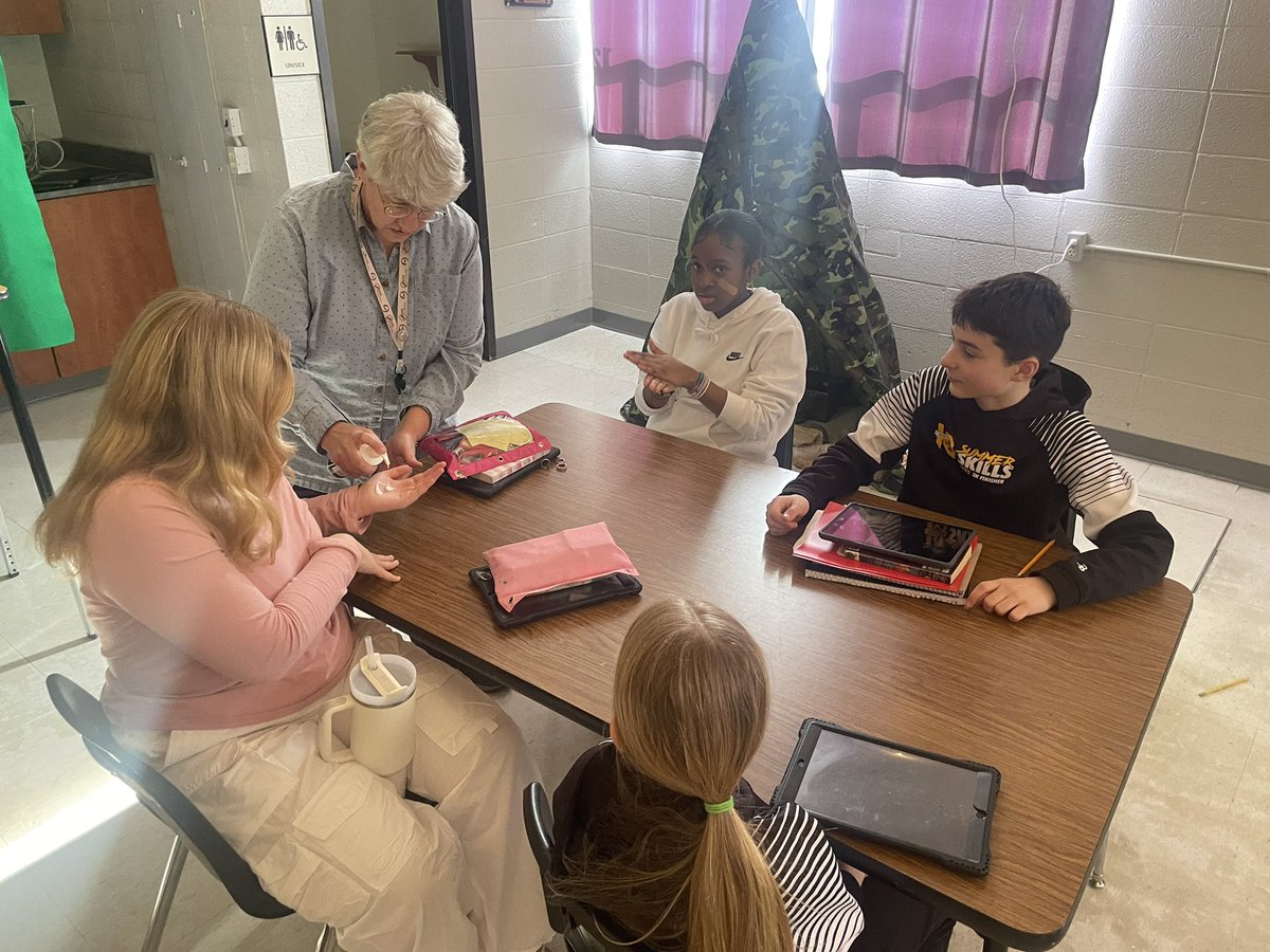 BizMathGuy's tweet photo. Business Math 6 - Safety & Sanitation guest speakers from #OCPHS @olmstedcounty #handwashing101 #BMSbizmathguy @ByronBears @ByronMSBears https://t.co/YDRF8zNBuF