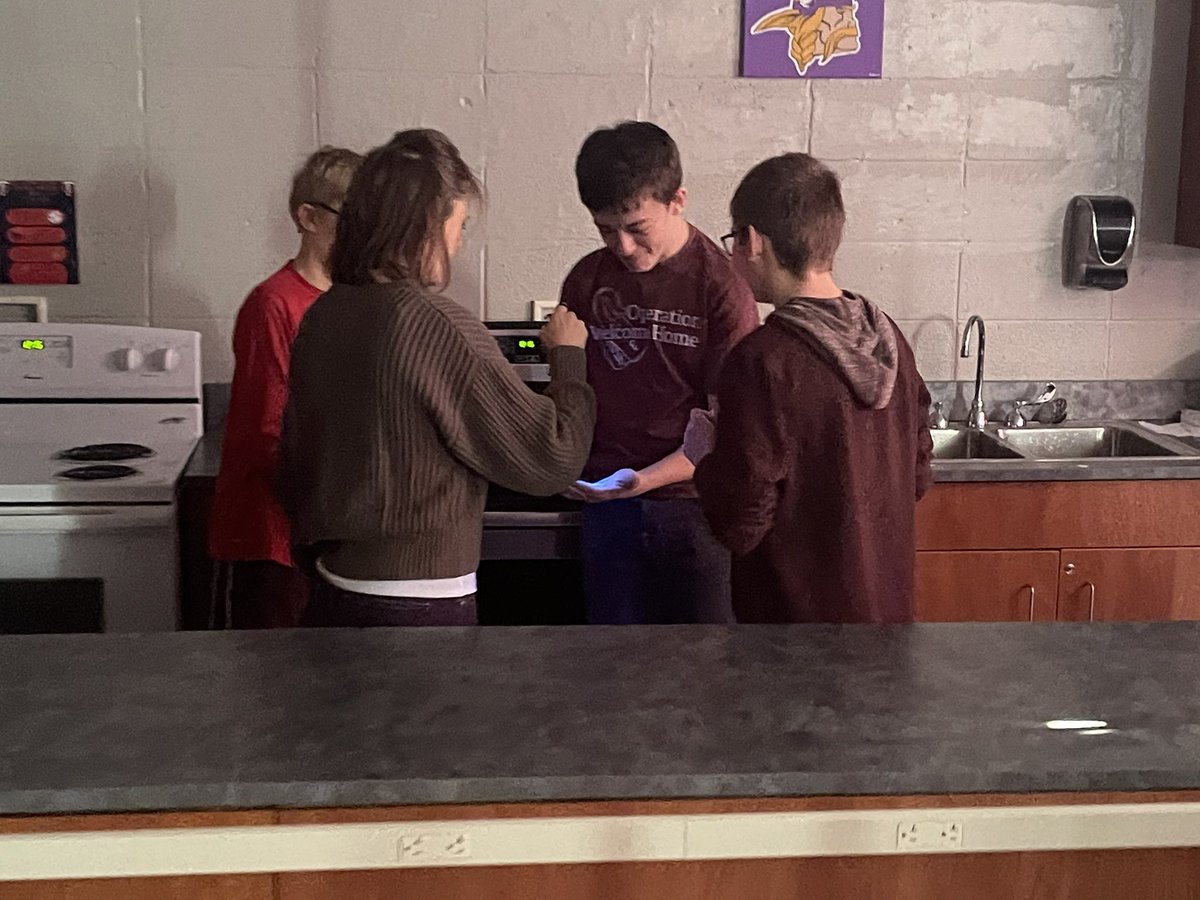 BizMathGuy's tweet photo. Business Math 6 - Safety & Sanitation guest speakers from #OCPHS @olmstedcounty #handwashing101 #BMSbizmathguy @ByronBears @ByronMSBears https://t.co/YDRF8zNBuF