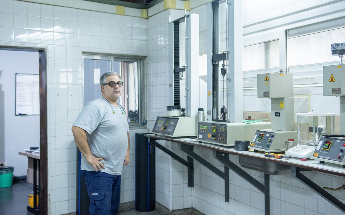 Defender nuestras industrias es esencial 🏭 
Visitamos Strada S.A., una destacada empresa nacional de termoplásticos cuyos dueños son oriundos de nuestra ciudad. Fuimos recibidos por Alejandro y Agustín, quienes nos mostraron su liderazgo en la fabricación para diversos sectores