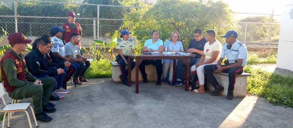 #EnFotos | Comisión de Participación Ciudadana, Seguridad, Familia,Equidad e Igualdad de Género sostuvo 1ra mesa de trabajo en San Pedro junto a las fuerzas policiales del territorio #SeguimosLegislandoJuntoAlPueblo #HaciaEl2030ConLas7T <a href="/HectoRodriguez/">Héctor Rodríguez C.</a> <a href="/NicolasMaduro/">Nicolás Maduro</a> <a href="/jorgerpsuv/">Jorge Rodríguez</a>