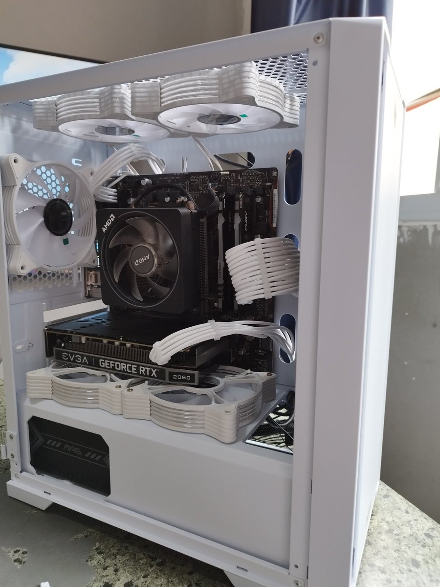 Depois de 2 anos afastado da comunidade acho que é hora de voltar um pouco a fazer aquilo que sempre gostava...

E essa máquina nova, linda demais 😀❤️🎙️