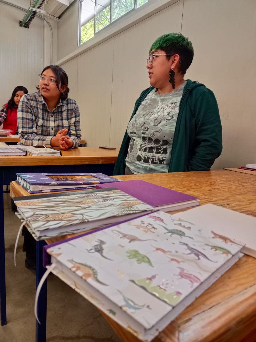 Conoce más sobre el primer Taller de Encuadernación desarrollado en la FAD, impartido por estudiantes para estudiantes. youtube.com/watch?v=Q0DZ-s… #ArtesVisuales #DiseñoYComunicaciónVisual #ArtesyDiseño #OrgulloFAD #FAD #UNAM #FADUNAM