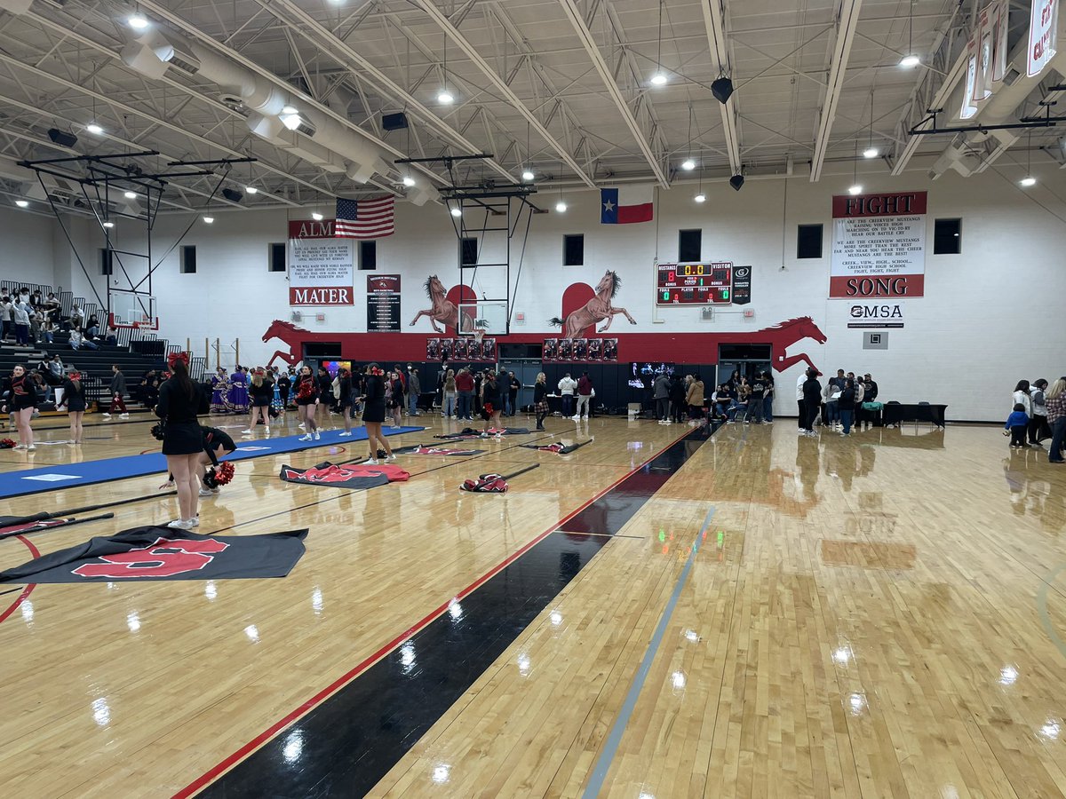 SulakCFB's tweet photo. We just opened the doors for our Open House, and it is already starting to get packed! Welcome, future Mustangs! https://t.co/zn7I4DZa5g