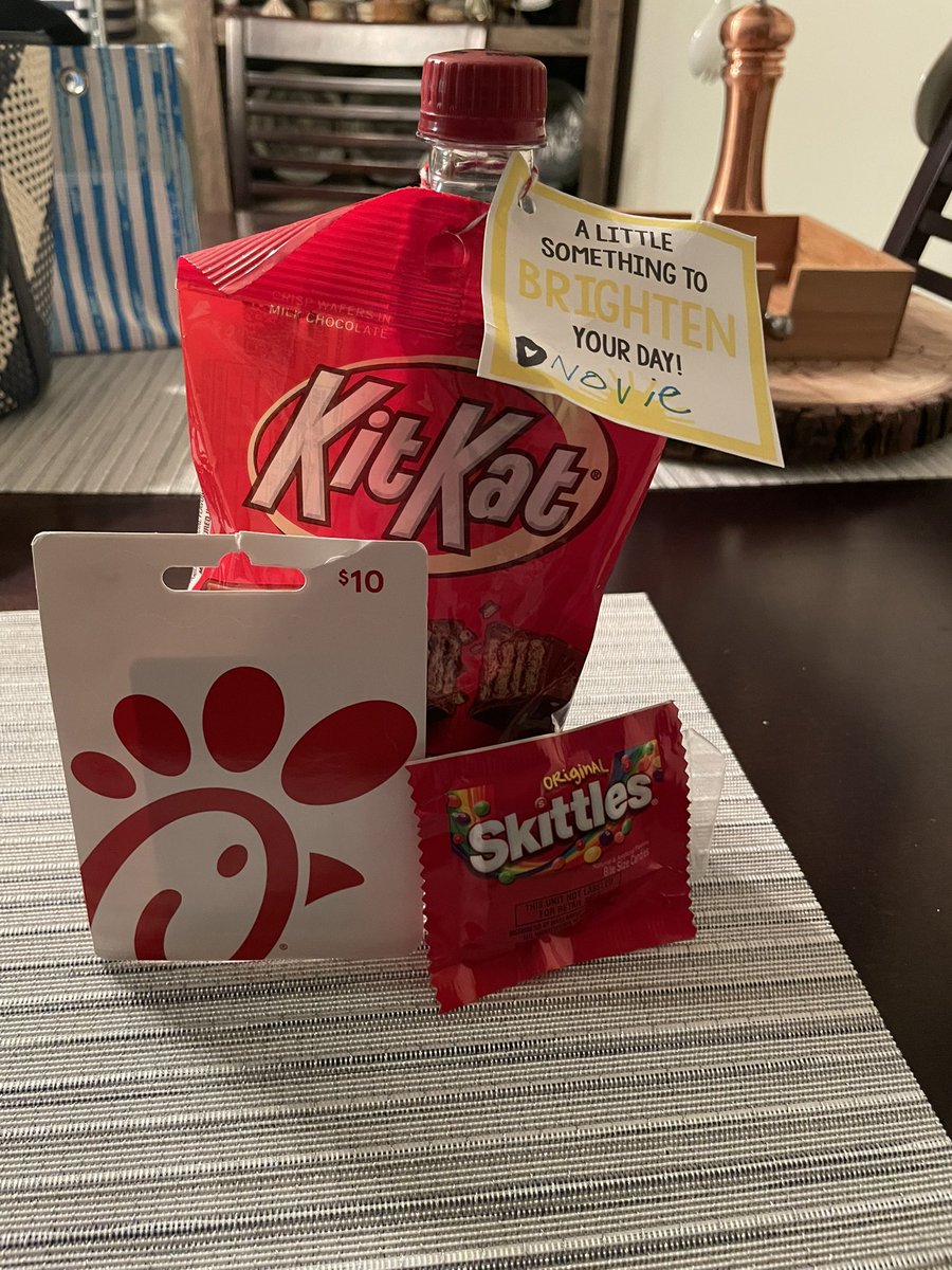 One of my sweet students brought this today to brighten my day. She knows that these things are my favorites.💚<a href="/LHECMES/">Lincoln HeightsECMES</a> #brightenmyday #lovemystudents