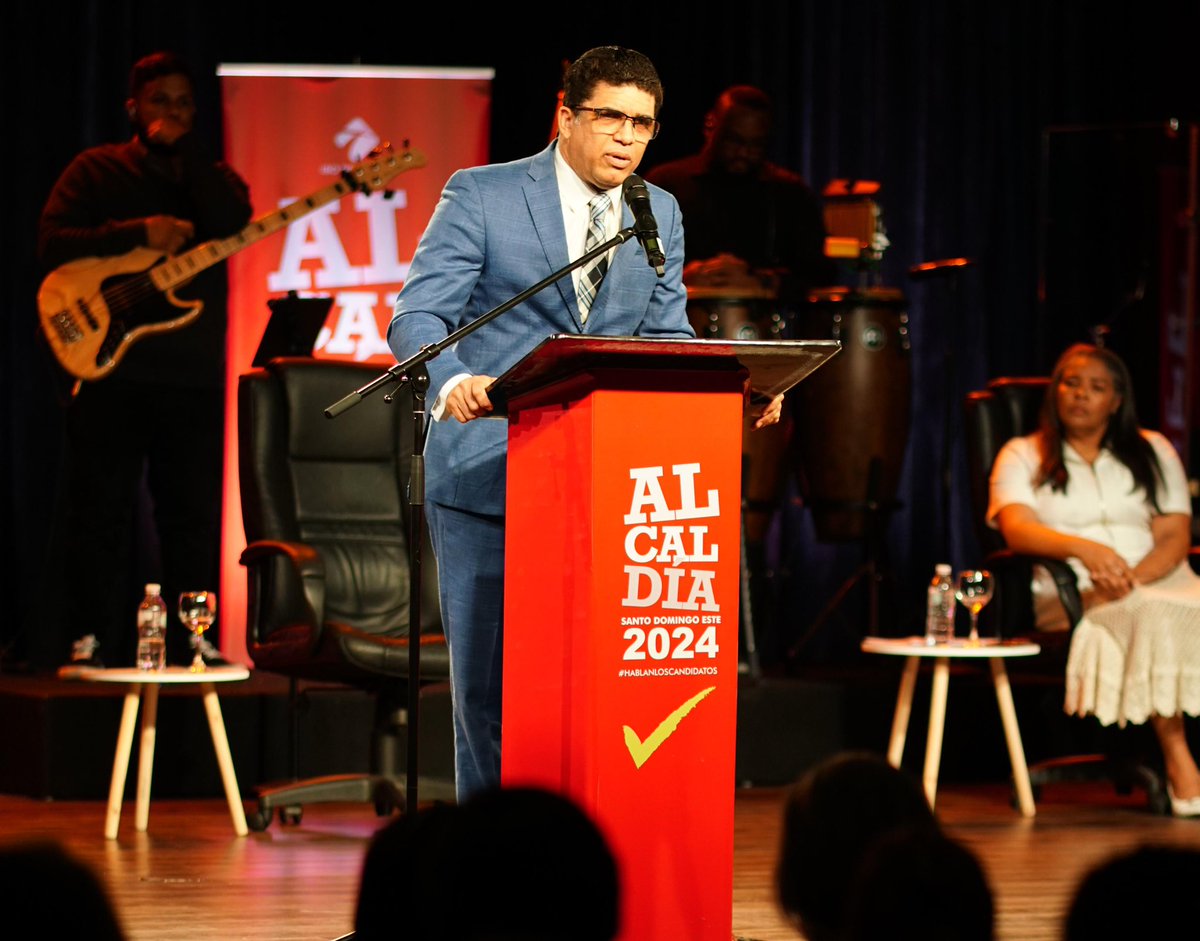 Dío Astacio brilla en el debate al exponer su visionaria propuesta como alcalde para Santo Domingo Este, destacando en familia, desarrollo económico y seguridad.
