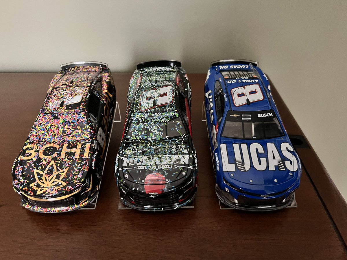 RavinDaveRich8's tweet image. Cool Diecast for Kyle Busch
The first three wins for JGR
Atlanta  Talladega Darlington🏁🏁🏁

The first three wins for RCR
Fontana  Talladega  Gateway 
🏁🏁🏁

First win for HMS
Fontana 🏁
#RowdyNation  #JGR   #RCR