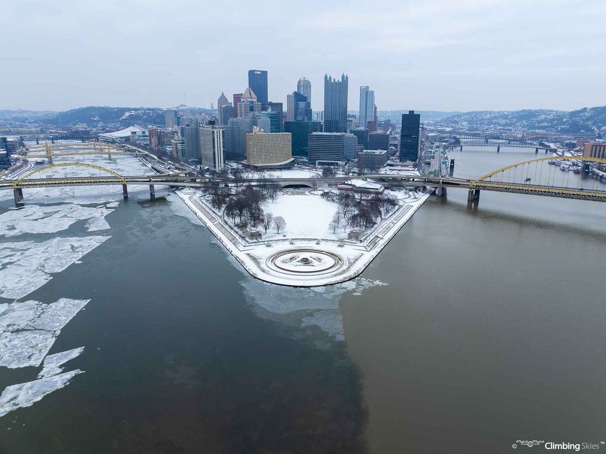 Climbing_Skies's tweet photo. The Point in Pittsburgh, PA! The meeting of the waters, where rivers come together and flow side by side without immediately blending! Nature is amazing!
#photography #pittsburgh #thepointpgh #nature #riverconfluence #uniqueviews #winter #icy #brrr #climbingskies https://t.co/wberErX98v