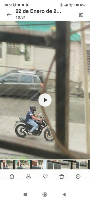 luisantonio_r's tweet photo. El "pillo del destornillador" vuelve con sed de venganza. Otra vez en el sector de la Saiba, al sur de la Ciudad. Mismo pillo, misma zona, mismo modus operandi. "Ese ha de jugar ecuavoley con los policías", dicen los moradores, "que nadie lo puede capturar". Confiemos en que ya cae 🙏🏽🙏🏽🙏🏽🙏🏽