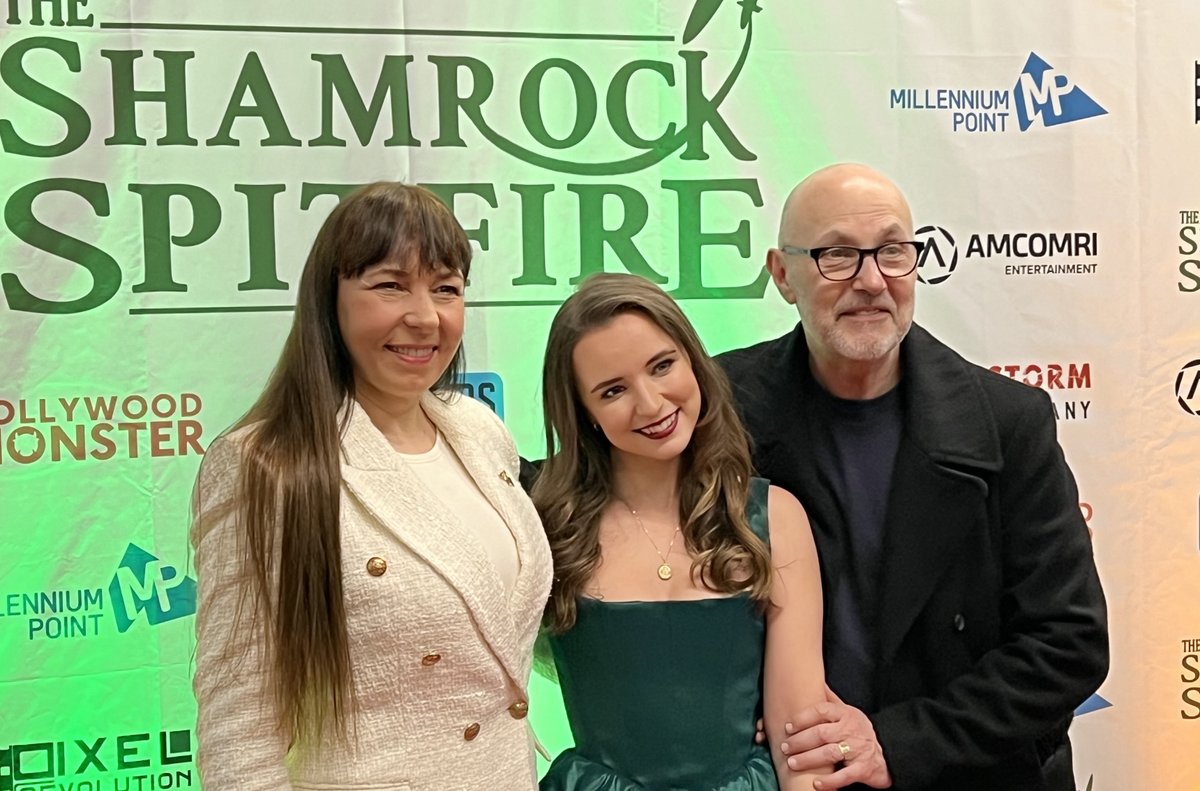 1stsaradee's tweet photo. I've just experienced a truly magical weekend thanks to @Philm_Maker then @pixelrev
#TheShamrockSpitfire #screening for cast and crew took me to #MilleniumPoint in #Birmingham where I met again this remarkable team of talented people. #CreditProud https://t.co/wcYWUnXEYo