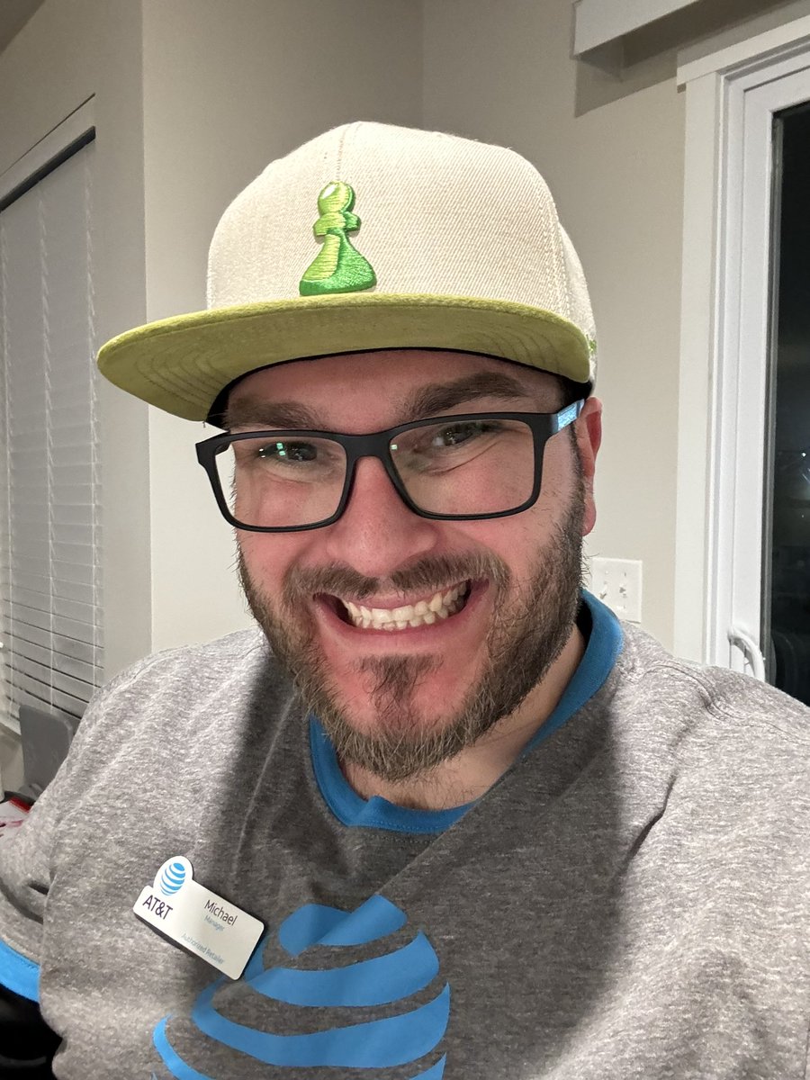 zMikeySlice's tweet photo. Thank you @chesscom for the sweet merch. This is my new favorite hat! https://t.co/rRhv6w9yen