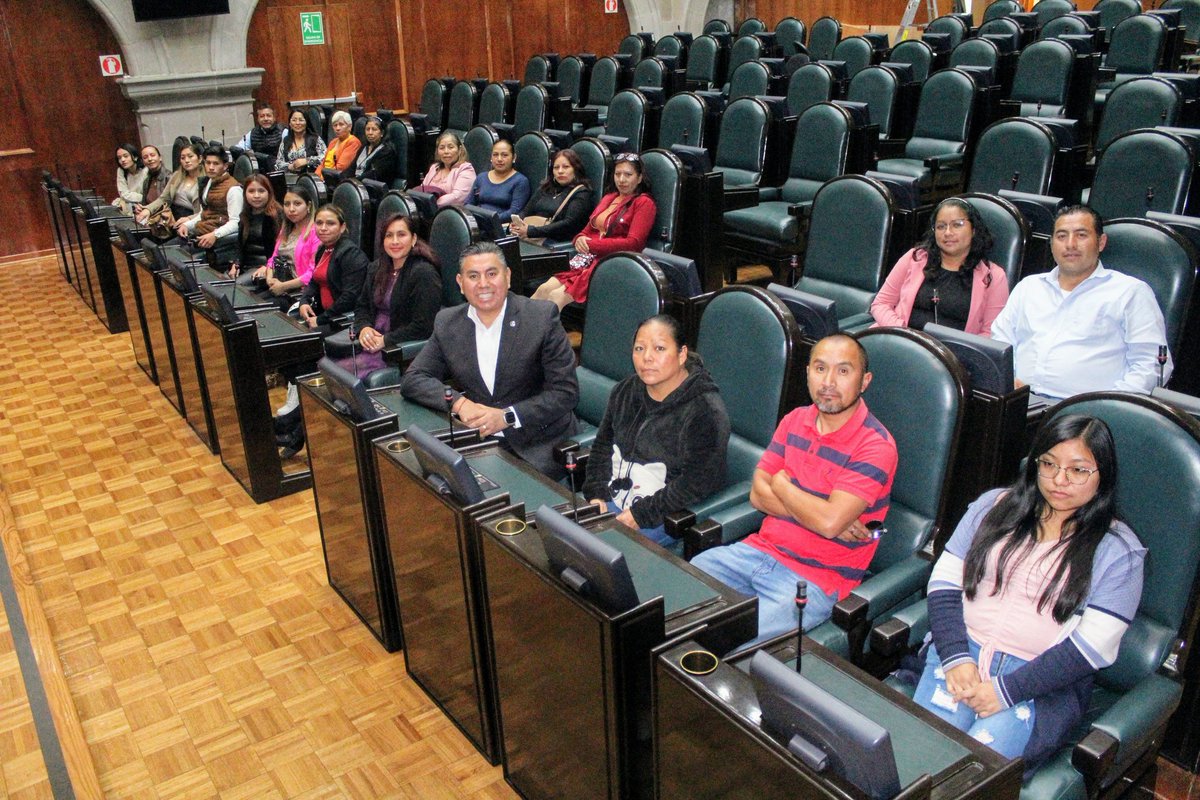 braulioalvarezj's tweet photo. 🔴 Un placer recibir a las vecinas de Toluca en la Legislatura Mexiquense. Su presencia es invaluable para fomentar un diálogo cercano y constructivo, esencial para entender y abordar las necesidades de nuestra comunidad. https://t.co/d51Zw8I0L0
