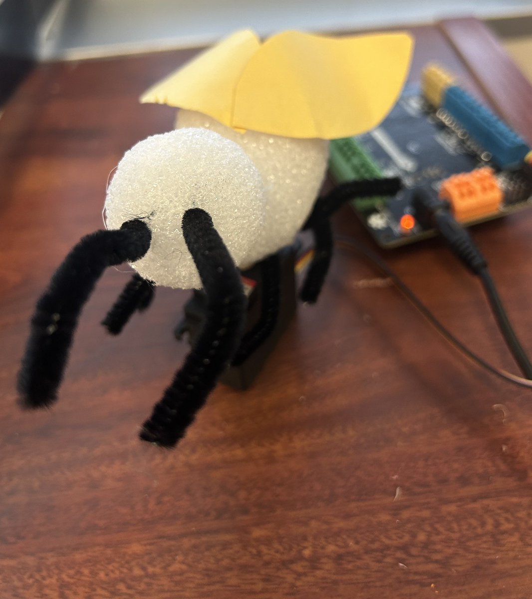 martinteach's tweet photo. Most students wonโt remember worksheets, passages, or the lecture! But they will remember the time they programmed a bee wiggle. Bees use โdanceโ to get the others to follow them to flowers. Paired with reading tomorrow! @Tonilscott_ed @dacia92 #remsl #ricestem #micro:bits https://t.co/Waa96trXa5