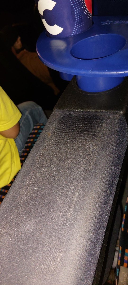 davegodoy's tweet photo. Aguas con las infecciones en @Cinepolis portal d10 están asquerosos todos los descansa brazos, tienen hasta cabellos @ExtraMorelos @UniondeMorelos @Profeco @lacornetafm @PC_Morelos https://t.co/YQ7iP1JC4t