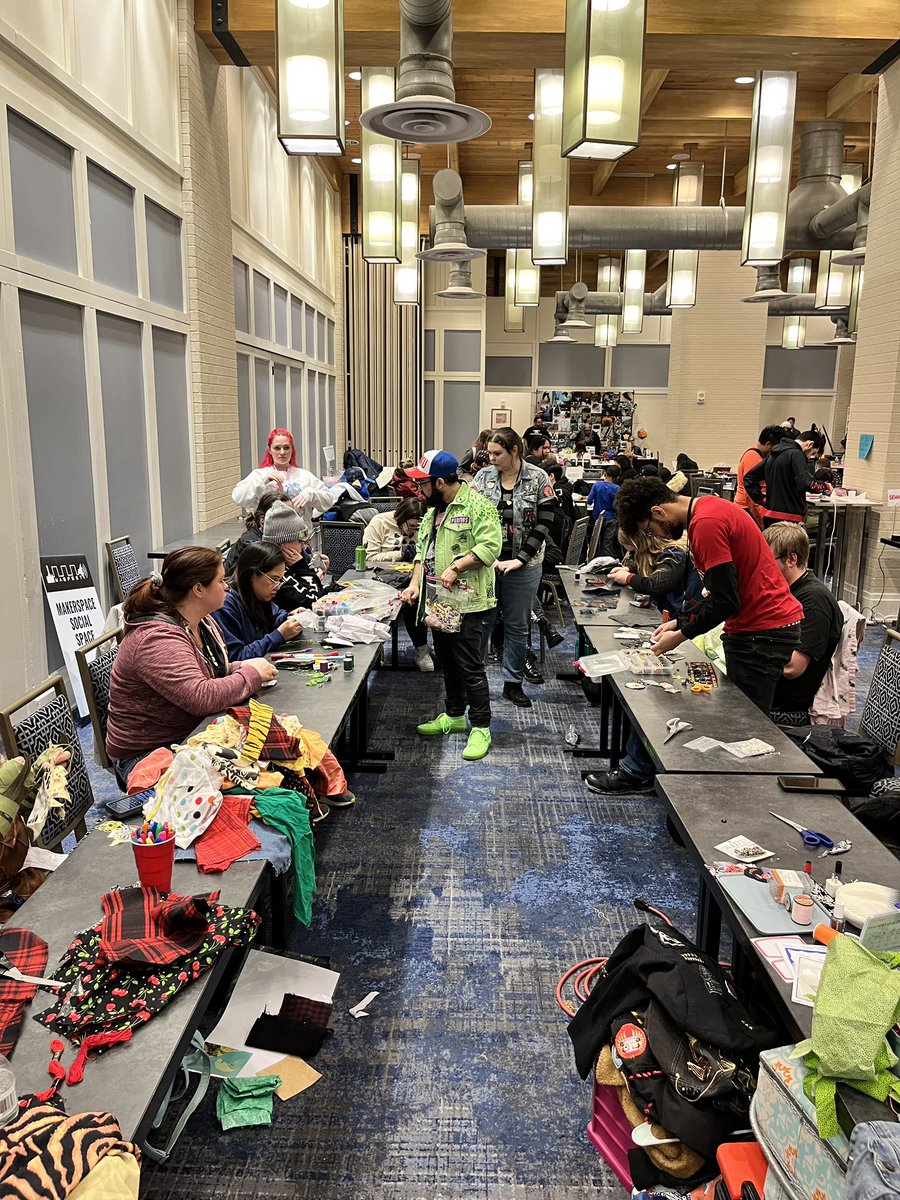 battlejacketprj's tweet photo. Many thanks to the good folks at @MAGFest for hosting us in the Makerspace! Attendees made bold creative choices creating their own mixed media patches, mending jackets, and more. Curious about attending/hosting a battle jacket workshop with us? Email info@battlejacket.org! https://t.co/sqbZMCaoxj