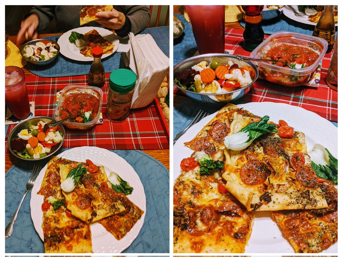 art_artlee's tweet photo. #NJ "Tonite'sDinner" #pizza w/#storebought #dough, #caramelized #onions #mozzarella, #Italian #seasoning)+#bakchoy #gardensalad, #homemade #salsa #gadtronomia #fooddesign #relajado #vida #homecook #collageart #representationalart #foodartist #foodstylist  #foodcollagist #focus https://t.co/osp0YO15Tm
