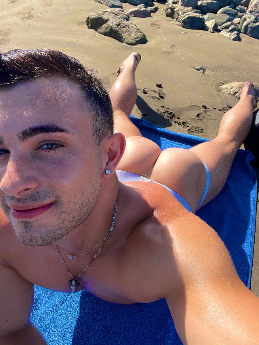 astefanelli1995's tweet photo. Birthday boy 🫣🎂🍑 #cheekz 
https://t.co/TwytDkA1jz https://t.co/iHIz8Ggbl4