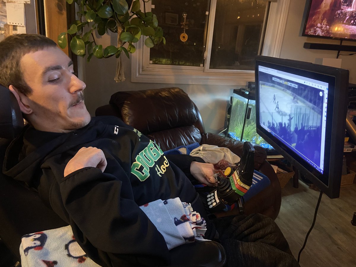 When the highway is closed and hwy 2 is bumper to bumper transports you stay home safe and cheer your team on. #LFG <a href="/CougarsHockey/">Cobourg Cougars</a> 💚 <a href="/OJHLOfficial/">OJHL</a>