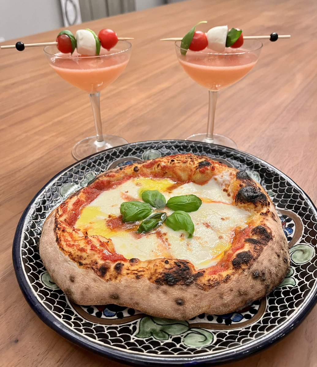 Margarita pizza and Caprese martinis with Square One Basil organic vodka!  Yes please! 🌿🍅🍸🍕 (#Ooni home pizza ovens are the 💣fire!