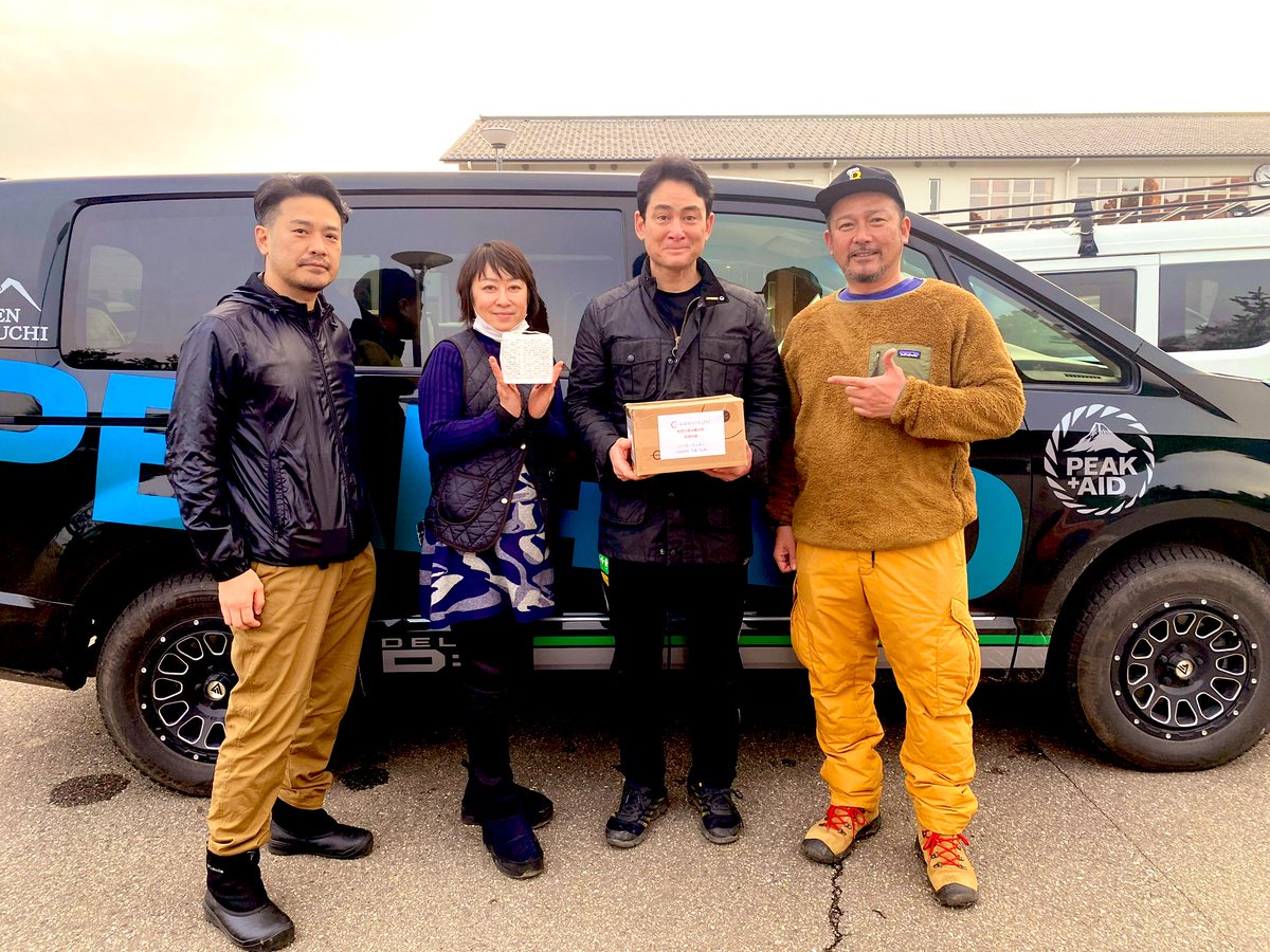 kennoguchi0821's tweet photo. 被災地ではソーラーランタン CARRY THE SUN チームと一緒に避難所や自宅避難、車中泊避難されている被災者の方々の元にキャリーザサンを届けてきました。ランドポートの傳馬社長も車中泊をされながら、被災者の方から連絡が入れば駆けつけていました。

一つご購入頂けると、一つが購入された方の元へ。もう一つはランドポートさんが被災者の方々に一つのキャリーザサンを届けるという取り組みを行なっています。

CARRY THE SUNのサイトからご購入できます。災害時に備えて一つはご自宅に。そして一つを被災地にご寄付、どうかよろしくお願い致します。