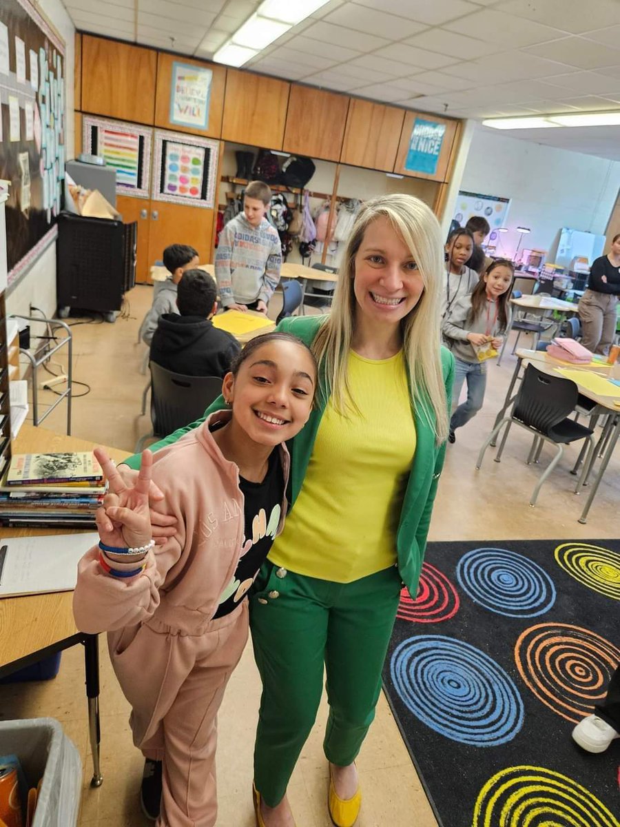 I had the BEST lunch today with the Reingold Elementary School 5th Grade Student Council. They asked questions about city govt, mayor AND i even got a budget question! ...and nut srvc made a great platter of sandwiches cookies 🍪
Thank you for inviting me to your class 💚💛💚💛💚