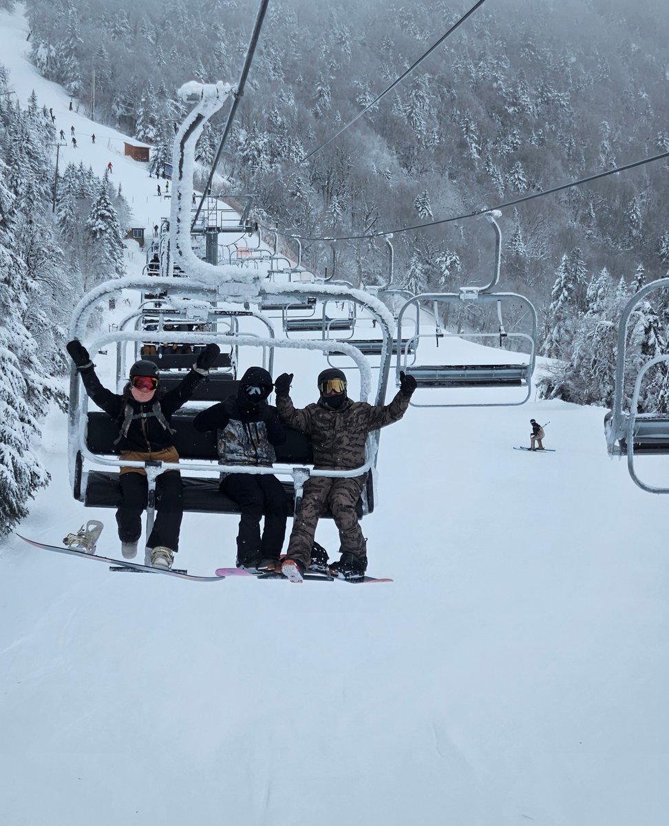 It's always a good time <a href="/Killingtonmtn/">Killington Resort</a> 🤙⁠
⁠
Don't miss the bus when we return Sat, Feb 3rd. ⁠
⁠
For 🎟️ : l8r.it/mcoF
⁠
📸 <a href="/calibudd1/">CALI-bUDD</a>