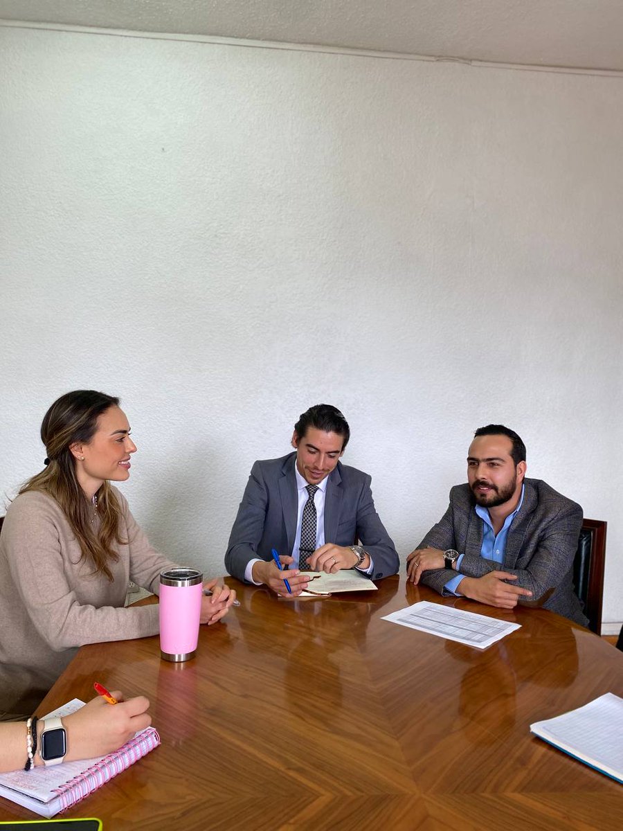 SEGOB_Queretaro's tweet image. Como parte del trabajo coordinado entre el Estado y los municipios de #Querétaro, el día de hoy, el subsecretario de Gobierno, Federico de los Cobos y Vega junto con la directora de Gobierno, @cninoderivera, 

(1/2)