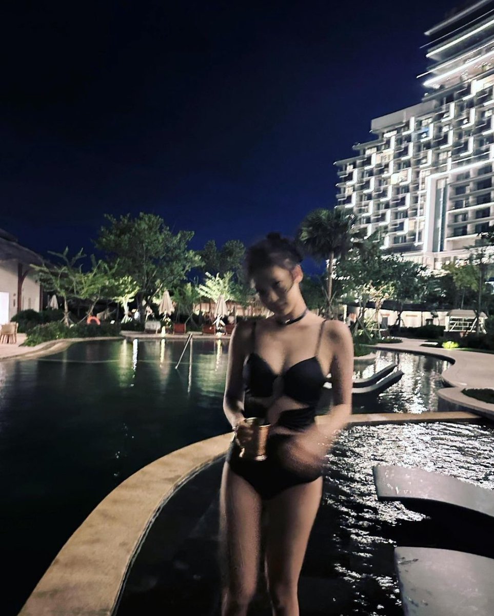 MONSTARIEZ's tweet photo. Under the chemtrails over the country club. Wearing our jewels in the swimming pool ✮⋆˙ https://t.co/GpOZPp2LvV