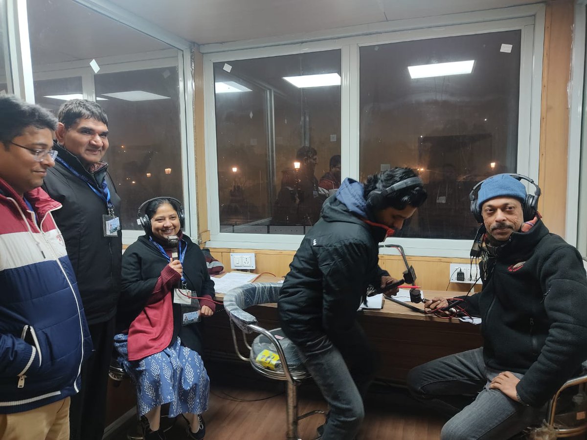 AkashvaniAIR's tweet photo. Our Commentary Team for the full dress rehearsal of Republic Day 2024.
#RDay2024 #RDayWithAkashvani https://t.co/7mATAQiWsF