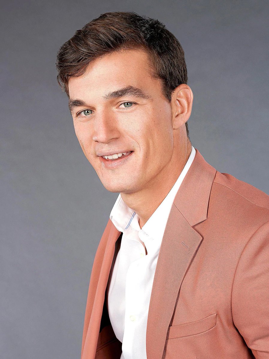 BachelorBob_'s tweet image. Salmon jacket gang 
 
#TheBachelor