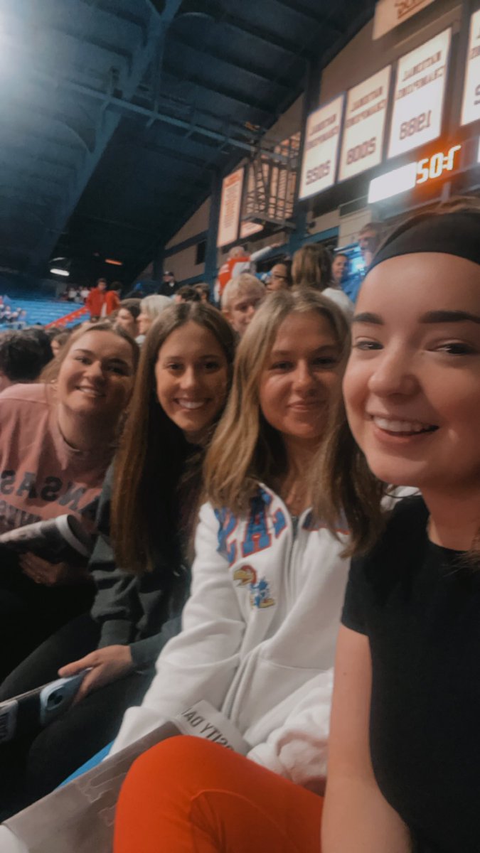 kamiczech304's tweet photo. sooo happy to be back !! #kufanpix https://t.co/ZAgfILZ7Is