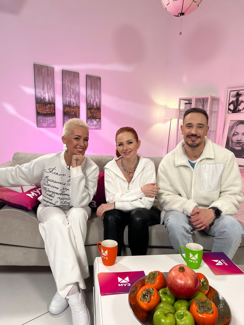 t.A.T.u. tweet media