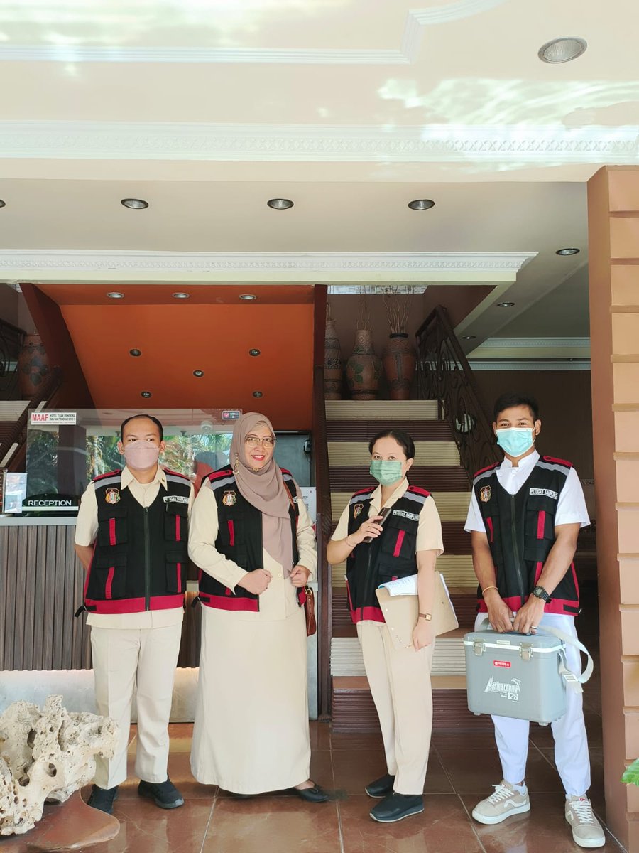 labkesdablitar's tweet photo. Hallo #sahabatlabkesda..
Kegiatan pengambilan sampel mikrobiologi air di Hotel Patria group.. https://t.co/hgXNPPDjPa