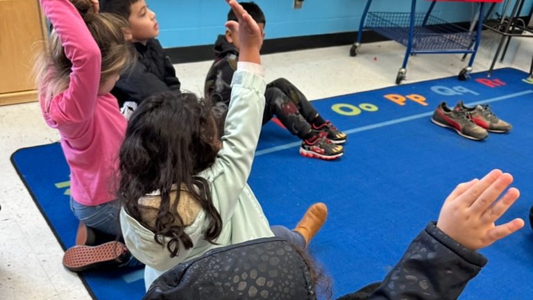 WidenElementary's tweet image. 🌈 Mr. Barba&apos;s kindergarten class is a joy to watch as they dive into phonemic awareness, letters, and syllables! 📚🔤 Such a fun and foundational journey into language learning. 🎉👧👦 #KindergartenAdventures #LearningFun