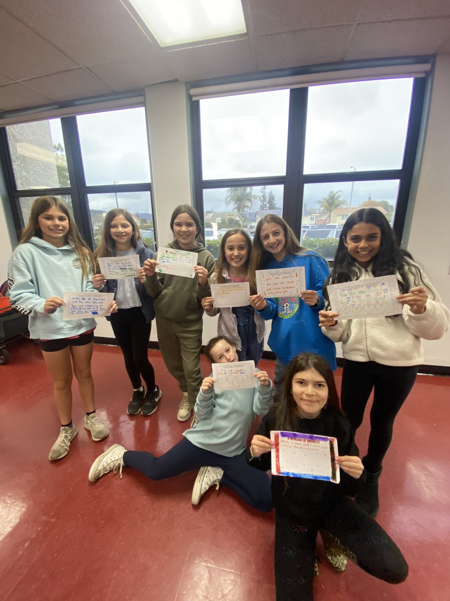 At lunch today, our students made kindness grams for our teachers and staff. Their kind words are going to make someone’s rainy day a little brighter. #kindnessforkate <a href="/WillowWildcats/">Willow Elementary</a> <a href="/LVUSD/">LVUSD</a>