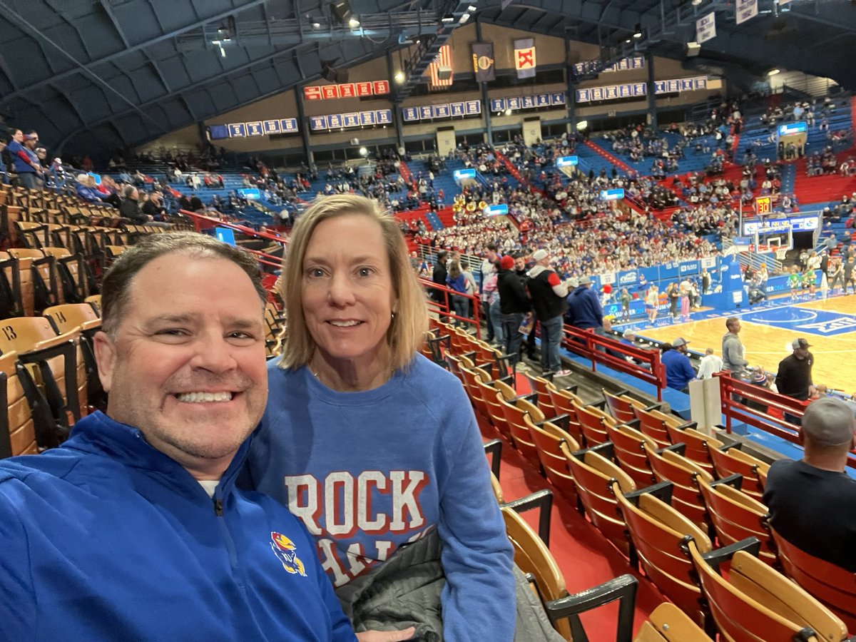 Let’s go Jayhawks! ❤️💙🏀#KUFanPix