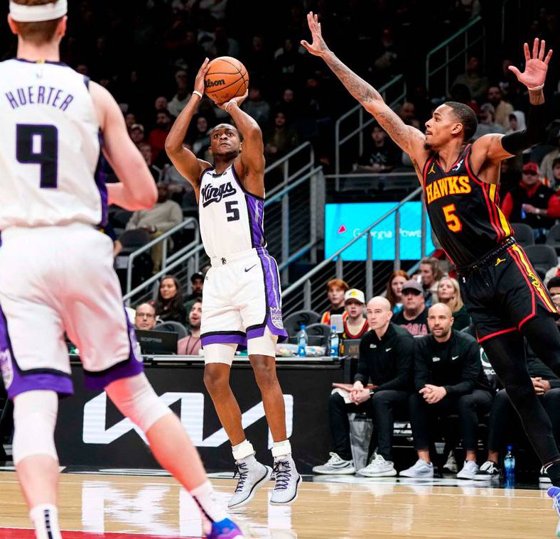 kings_muse's tweet photo. The last time the Kings played the Hawks De’Aaron Fox lead the Kings to a comeback victory!

👑 31 PTS
👑8 AST
👑6 REB
👑4 STL
👑10-20 FG
👑8-16 3PT
👑67.2 TS%

#LightTheBeam https://t.co/BUusCg31pn