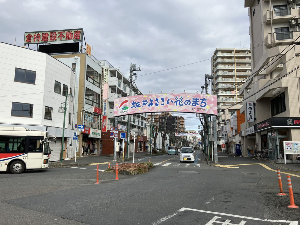 imaterasu's tweet photo. 昨日は92歳・���寿を過ぎた方の取材・撮影の第一回目でした。

埼玉県比企郡鳩山町でマンホールの写真撮り忘れました。。。

取材を終え、立ち寄った坂戸駅で代わりパシャり。

 #90歳 #卒寿 #92歳 #お祝い#プレゼント #記念 #取材 #撮影 #埼玉県 #比企郡 #自分史 #マンホール #坂戸市 https://t.co/ZftmbX200U